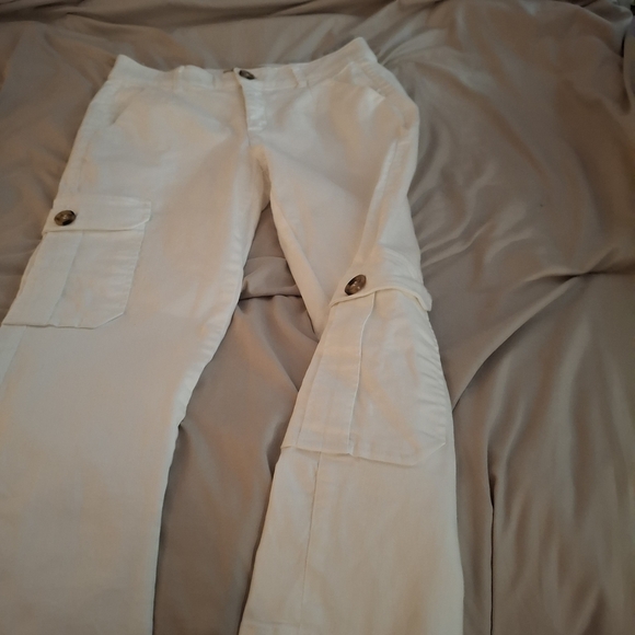 Democracy Women's White Cropped Cargo Denim Jeans - Picture 6 of 11